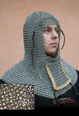 Kettenhaube mit Ventail (senkrecht verschliessbar) | 9 mm Flachringe | mit Rundnieten halb vernietet