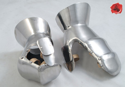 Milanese Gauntlets | Size M