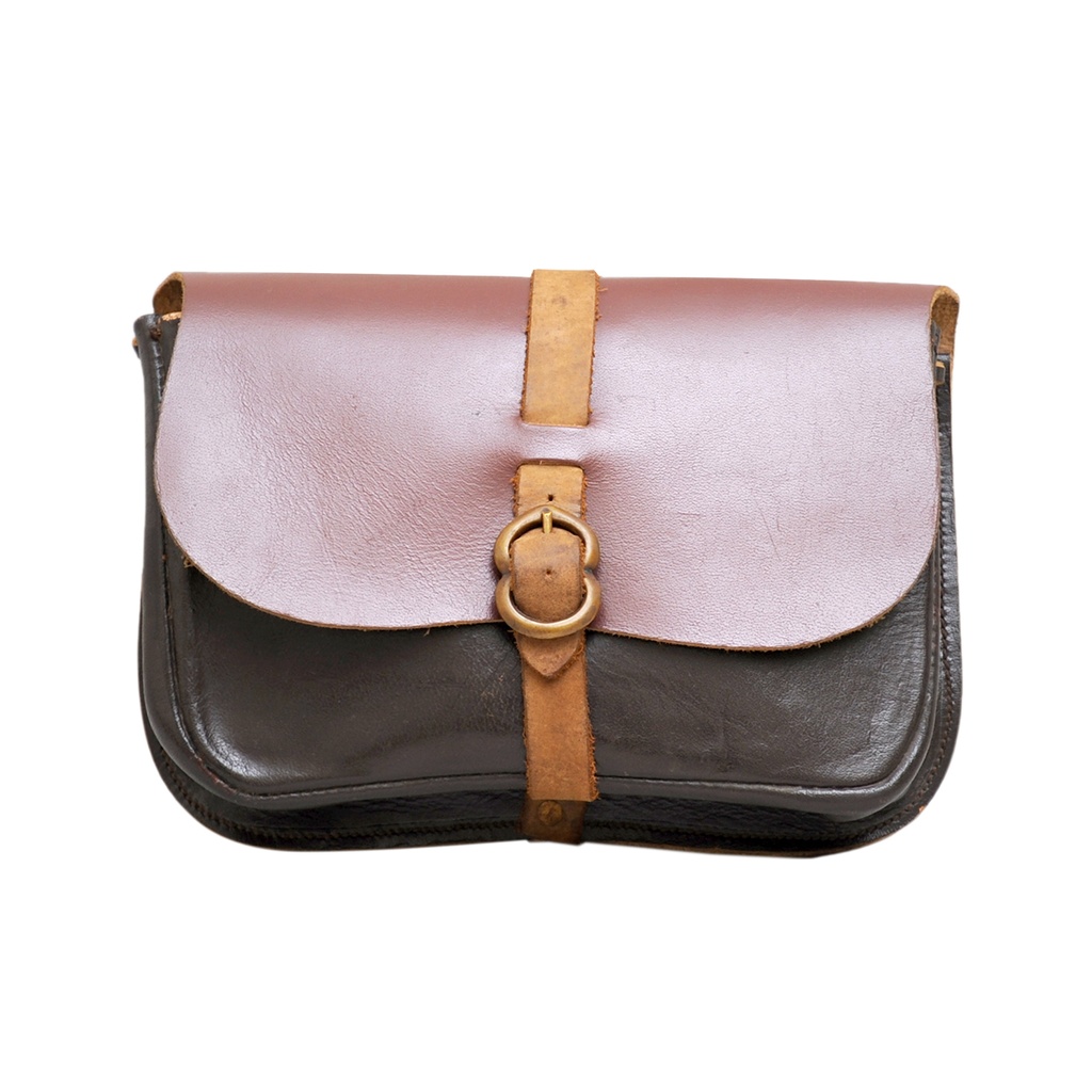 Kidney shaped Leather Pouch 