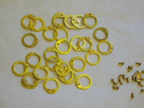 9 mm Flachringe mit Rundnieten | aus Messing 